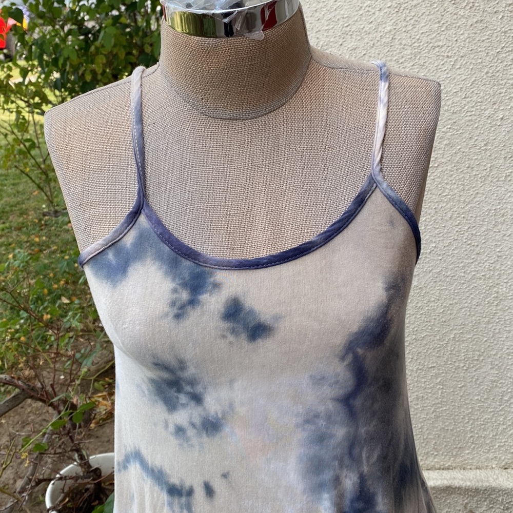 Final Touch gorgeous tie dye stretchy dress from luxury boutique in Laguna - Picture 4 of 14